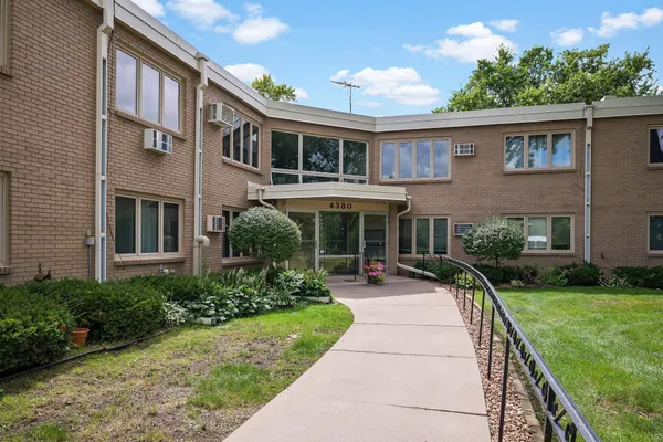 $190,000 | 4380 Brookside Court, Unit 205, Edina, MN 55436