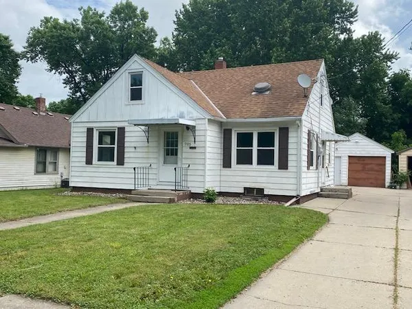 $169,900 | 705 11th Street Southwest, Willmar, MN 56201