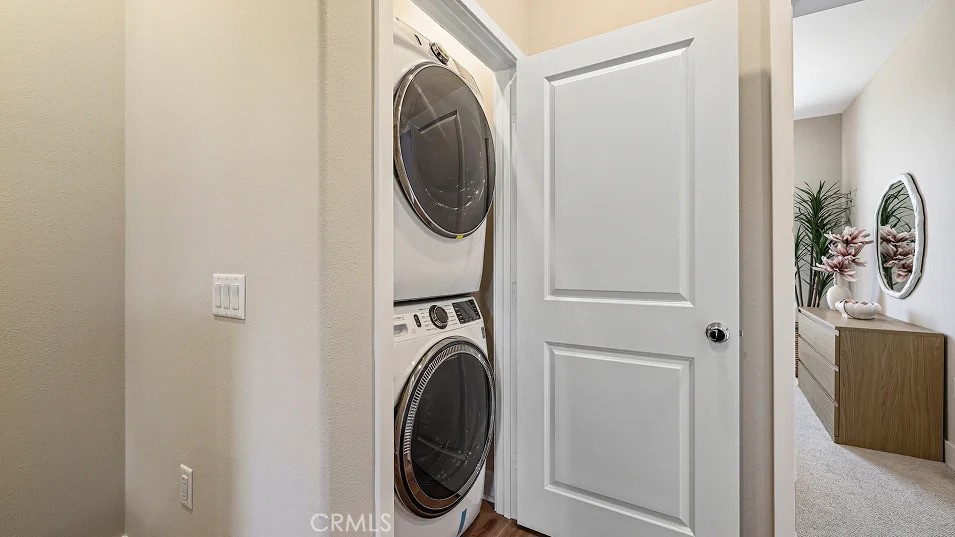 1720 East Park Lane, Unit 11 Anaheim, CA 92805 - Photo 19 of 25 a utility room with dryer and washer