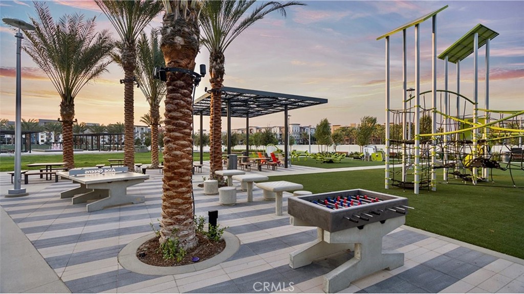 1720 East Park Lane, Unit 11 Anaheim, CA 92805 - Photo 21 of 25 a view of a patio with a yard