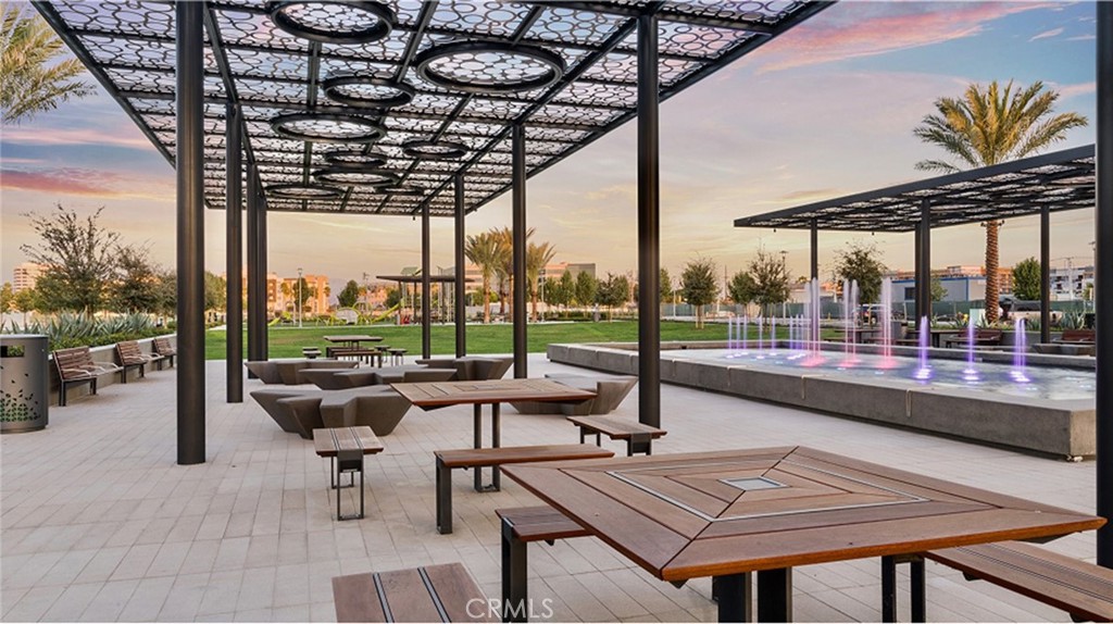 1720 East Park Lane, Unit 11 Anaheim, CA 92805 - Photo 23 of 25 a living room with patio furniture and a potted plant