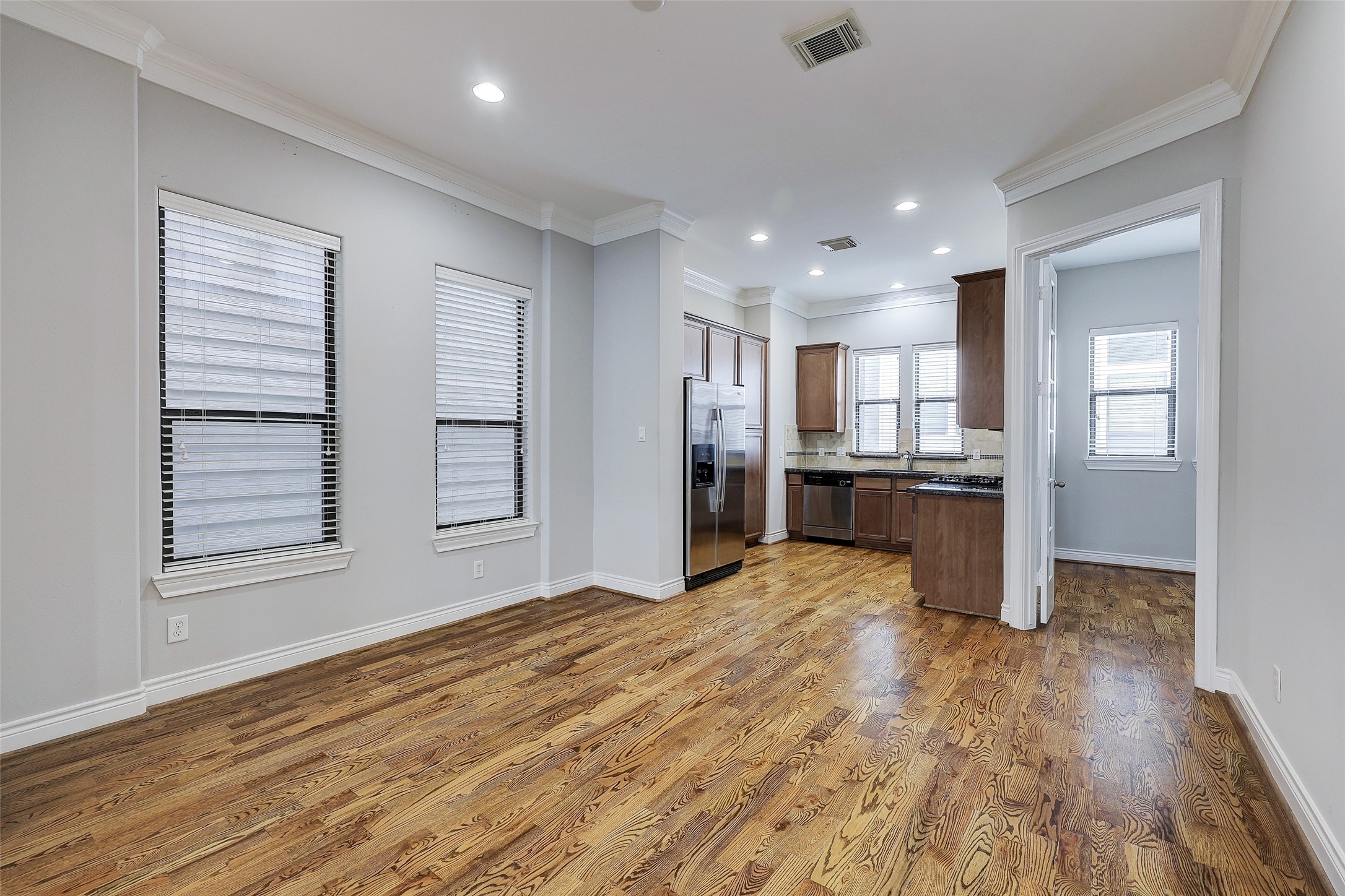 3245 Maxroy Street Houston, TX 77008 - Photo 6 of 31