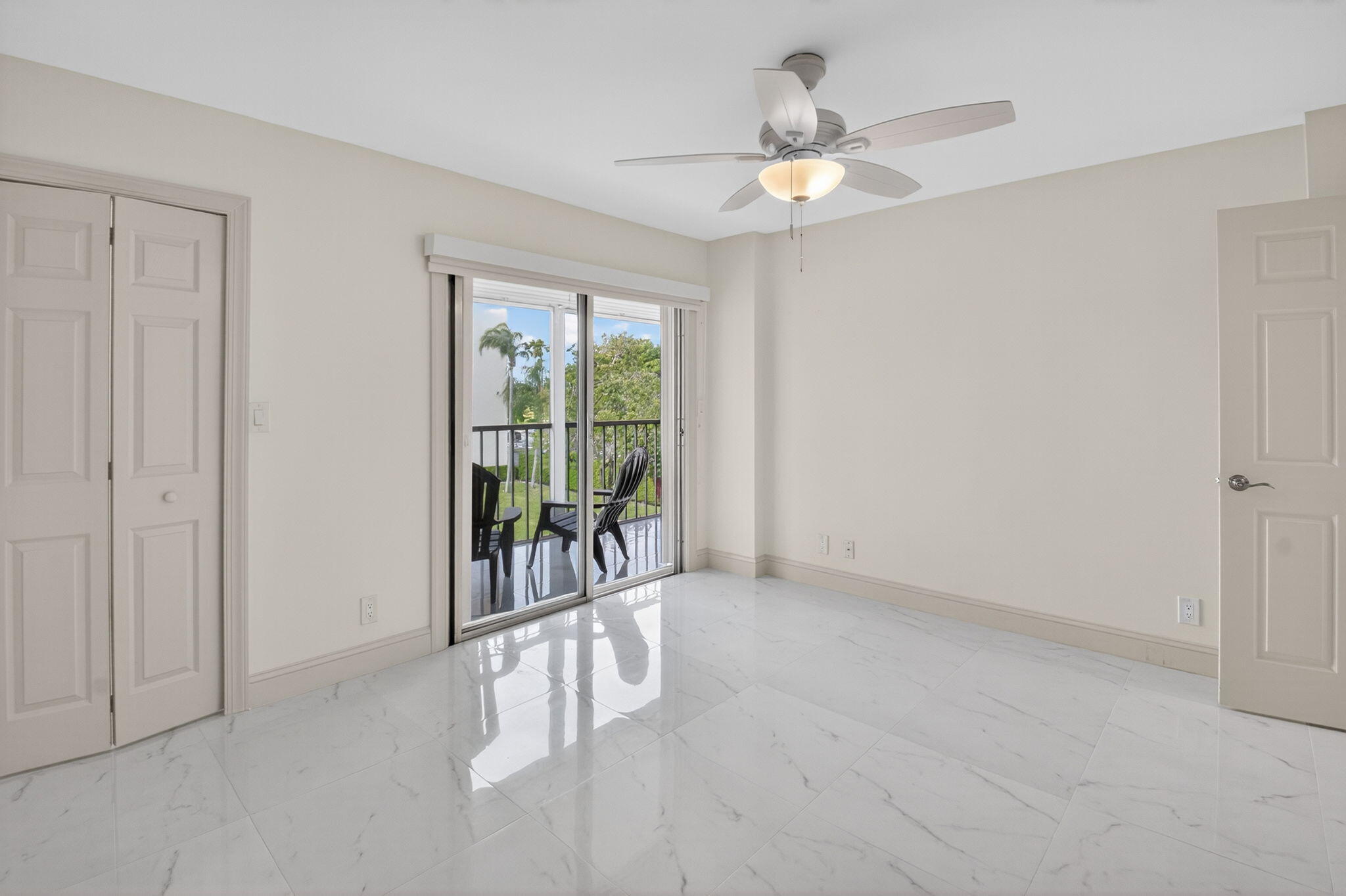 14375 Strathmore Lane, Unit 305 Delray Beach, FL 33446 - Photo 25 of 92 a view of an empty room with a window