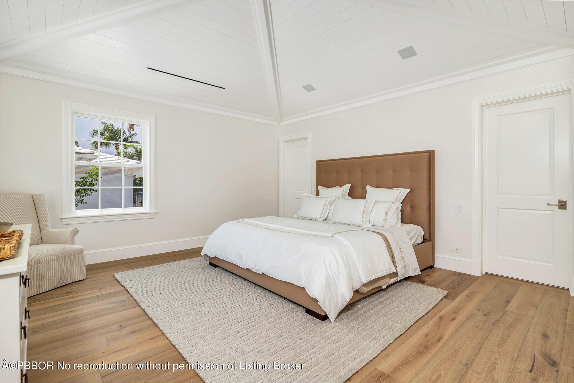 236 Pendleton Avenue Palm Beach, FL 33480 - Photo 17 of 35 a bedroom with a bed lamp closet and window