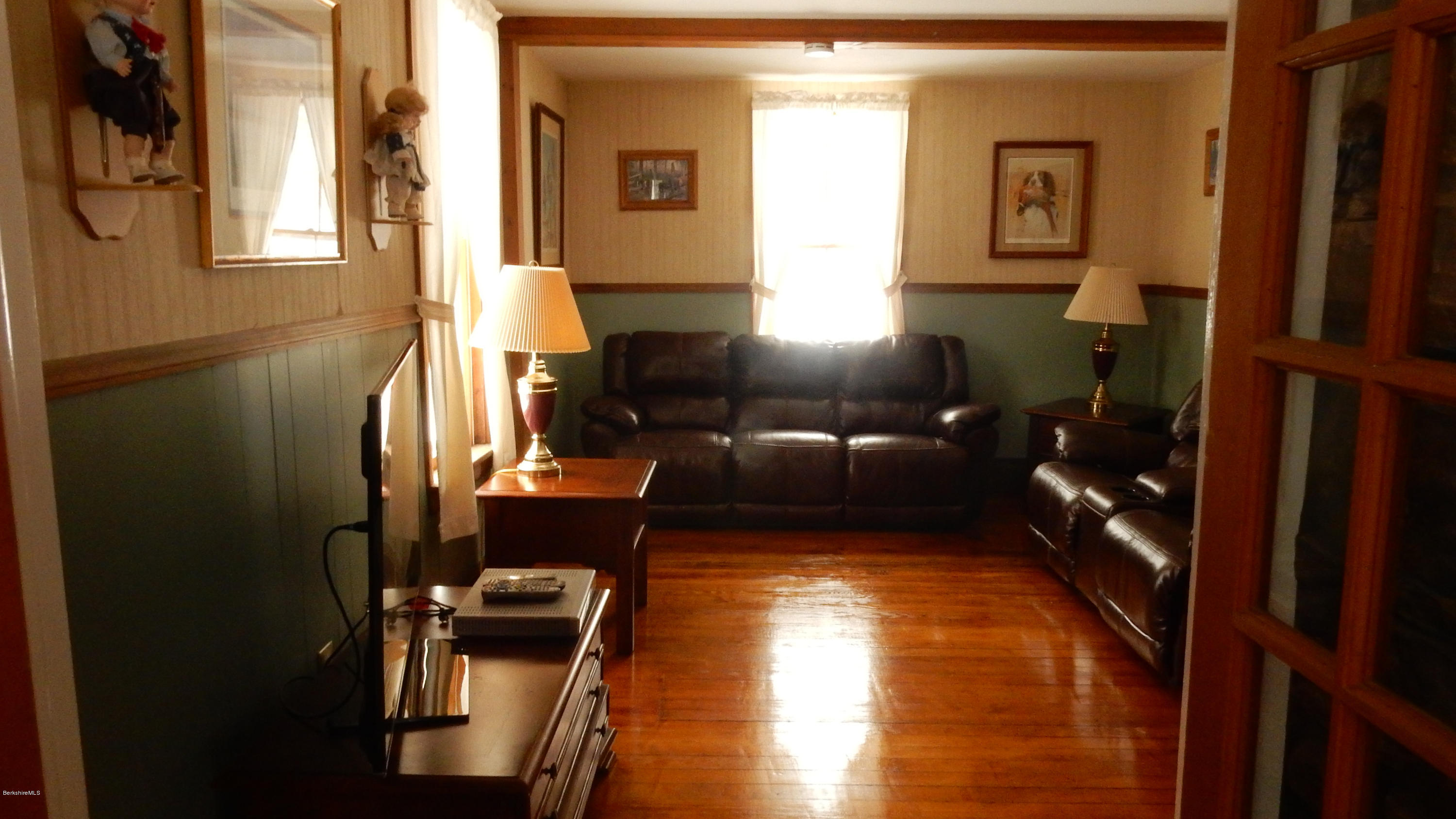 706 Frost Road Washington, MA 01223 - Photo 50 of 84 a living room with furniture