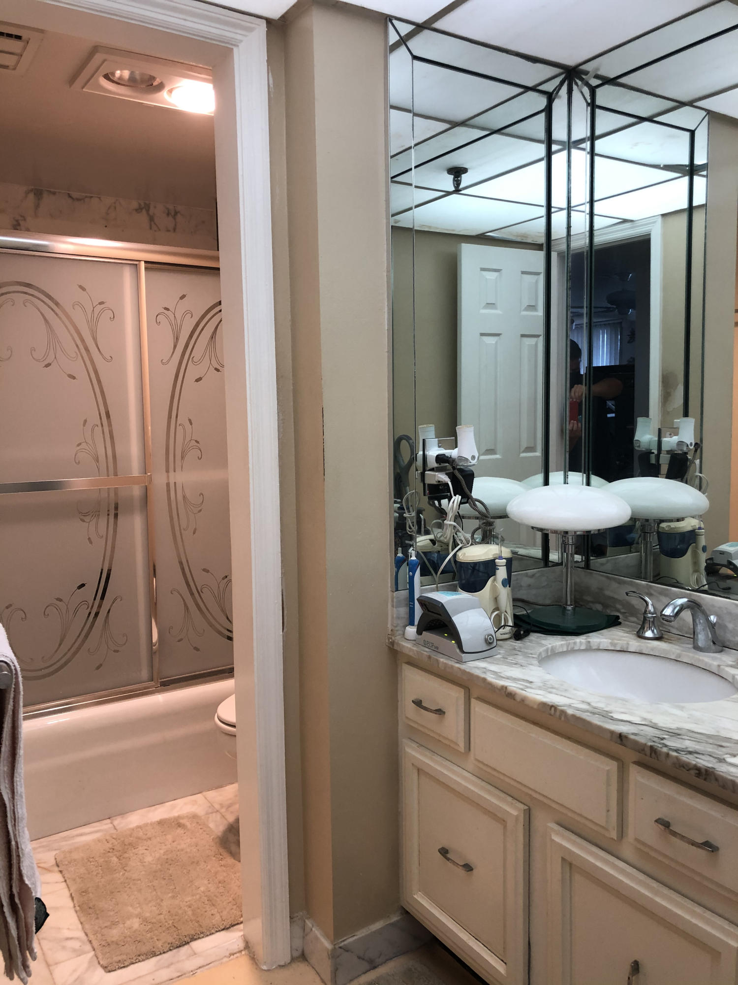 899 Jeffery Street, Unit 408 Boca Raton, FL 33487 - Photo 8 of 19 Guest Bath 2