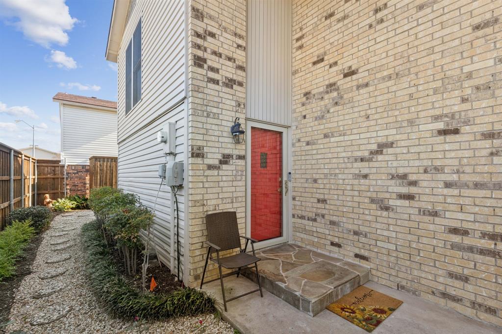 2016 Via Miramonte Carrollton, TX 75006 - Photo 6 of 34 a brick building with a door