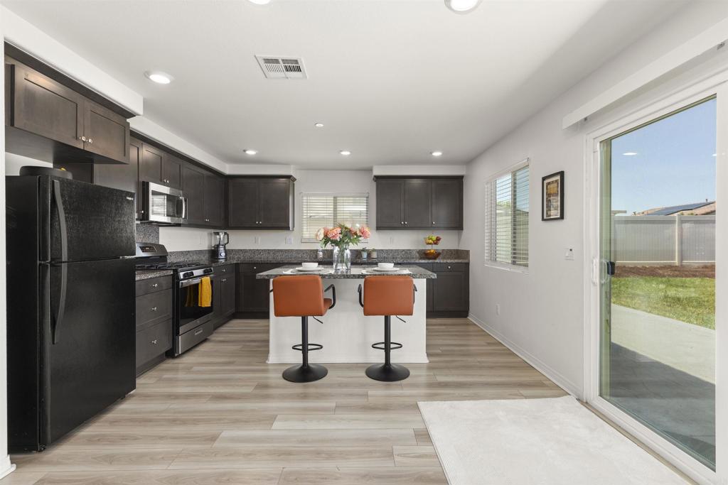 32184 Rambling Court Winchester, CA 92596 - Photo 12 of 37