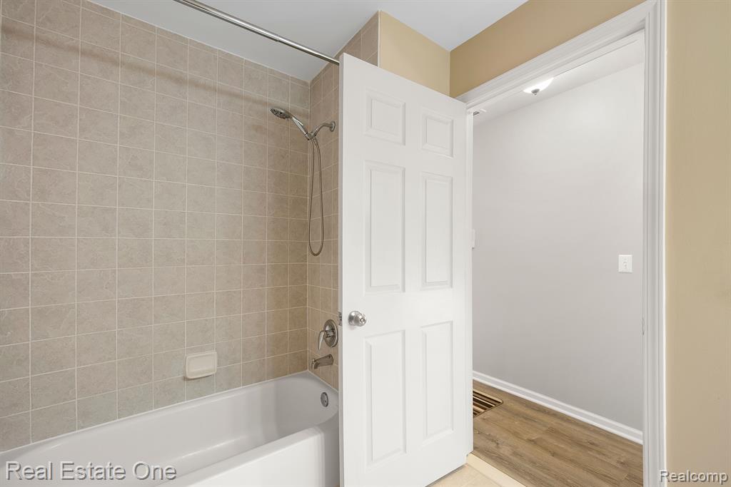 1845 Flagstone Circle Rochester, MI 48307 - Photo 19 of 29