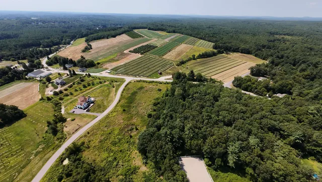 $650,000 | 4-13 Woodmont Drive, Hollis, NH 03049