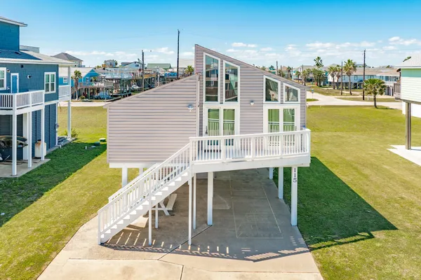 $325,000 | 115 Doubloon Drive, Freeport, TX 77541