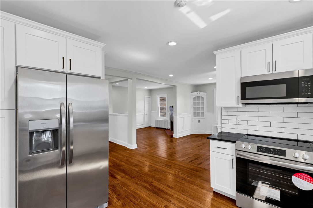 33 Grove Avenue, Unit 2 Westerly, RI 02891 - Photo 3 of 21