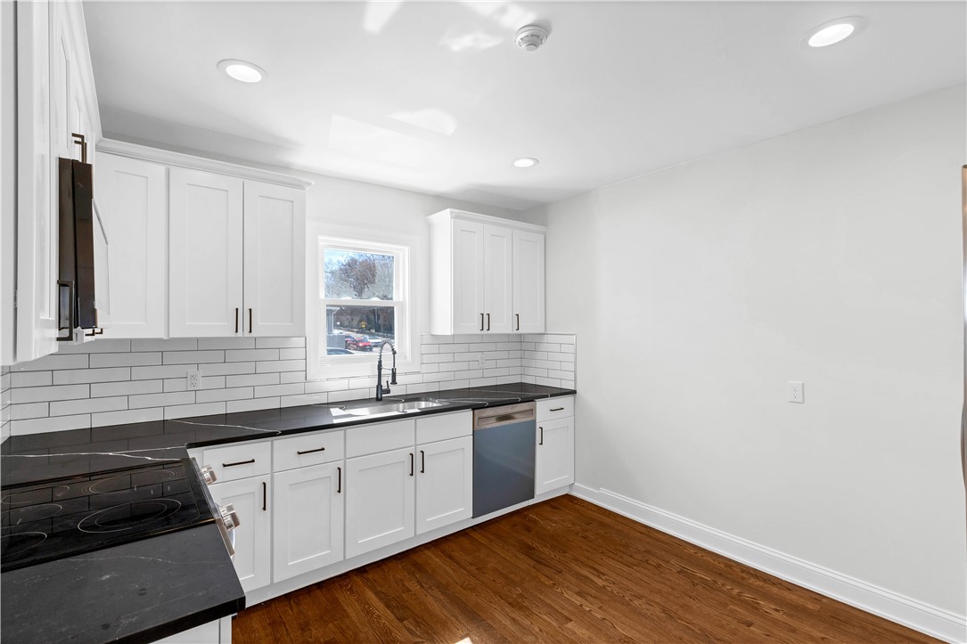 33 Grove Avenue, Unit 2 Westerly, RI 02891 - Photo 5 of 21