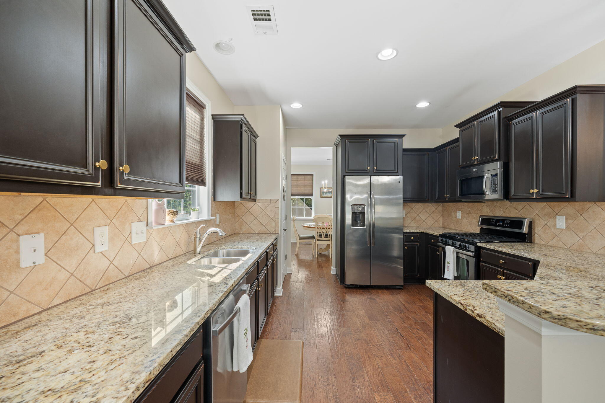 2138 Terrabrook Lane Charleston, SC 29412 - Photo 12 of 33 25-web-or-mls-Barclay Media Co_-29