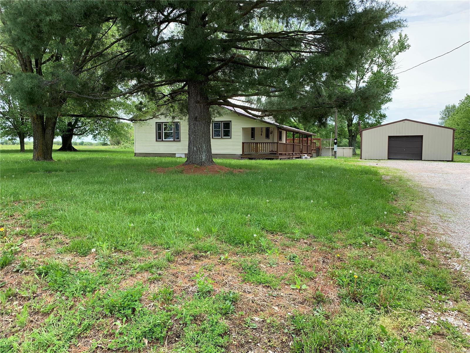 6132 State Rte 161 Extension Iuka, IL 62849 - Photo 1 of 5