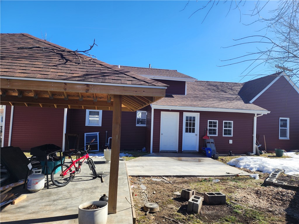 6 Douglas Street Cranston, RI 02910 - Photo 8 of 30