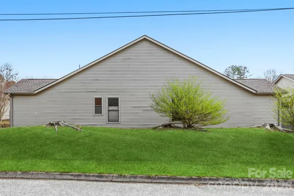 $435,000 | 21 Tisha Lane, Hendersonville, NC 28739