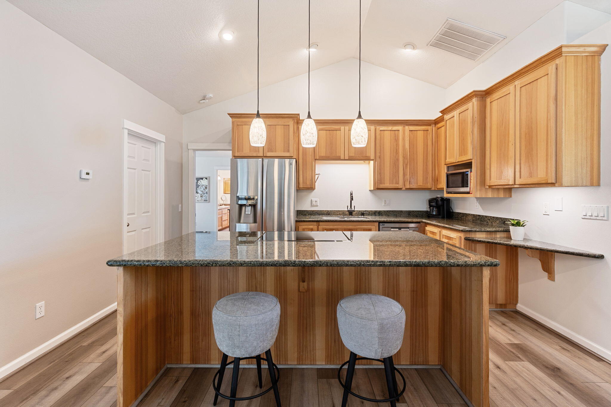 201 Southeast Yorktown Road Grants Pass, OR 97527 - Photo 8 of 43 6-web-or-mls-201-se-yorktown-rd