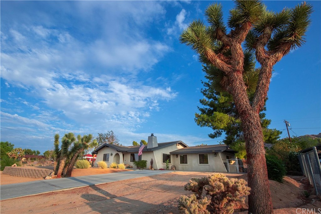 60467 Natoma Trail Joshua Tree, CA 92252 - Photo 3 of 63 a front view of a house with a yard