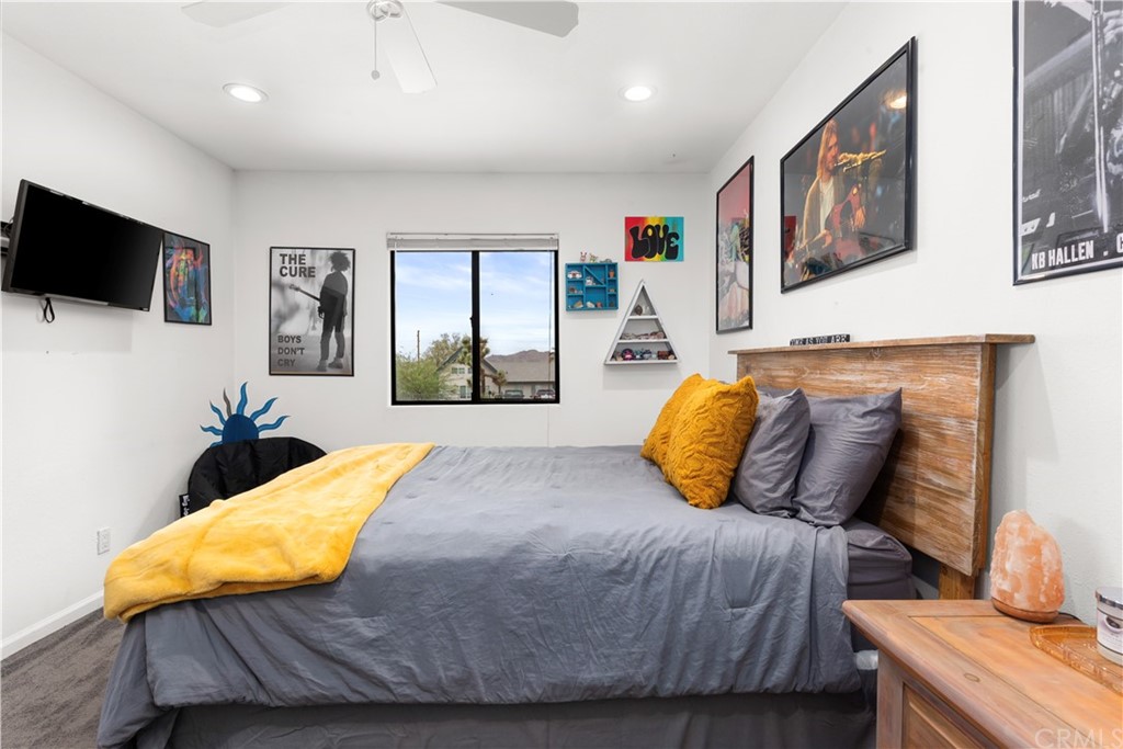 60467 Natoma Trail Joshua Tree, CA 92252 - Photo 37 of 63 a bedroom with a bed and flat screen tv