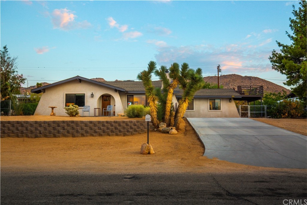 60467 Natoma Trail Joshua Tree, CA 92252 - Photo 61 of 63 a front view of a house with a garden