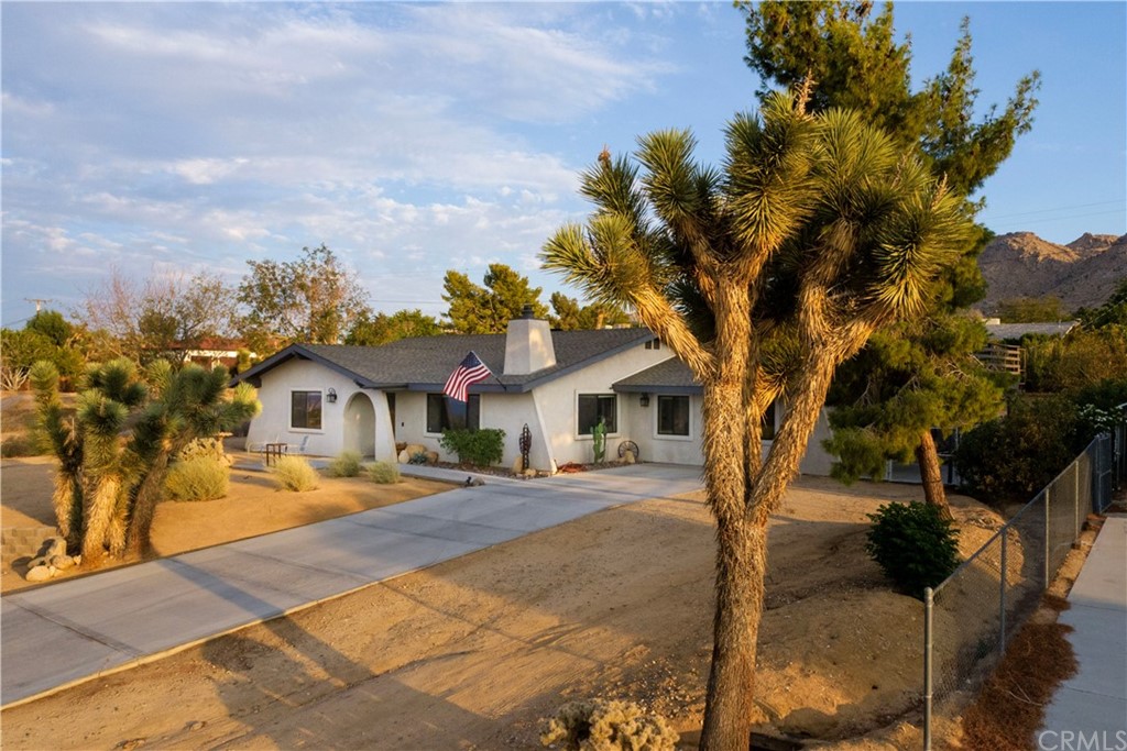 60467 Natoma Trail Joshua Tree, CA 92252 - Photo 62 of 63 a front view of a house with a yard
