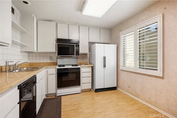 $719,000 | 9555 VÃa Venezia, Burbank, CA 91504