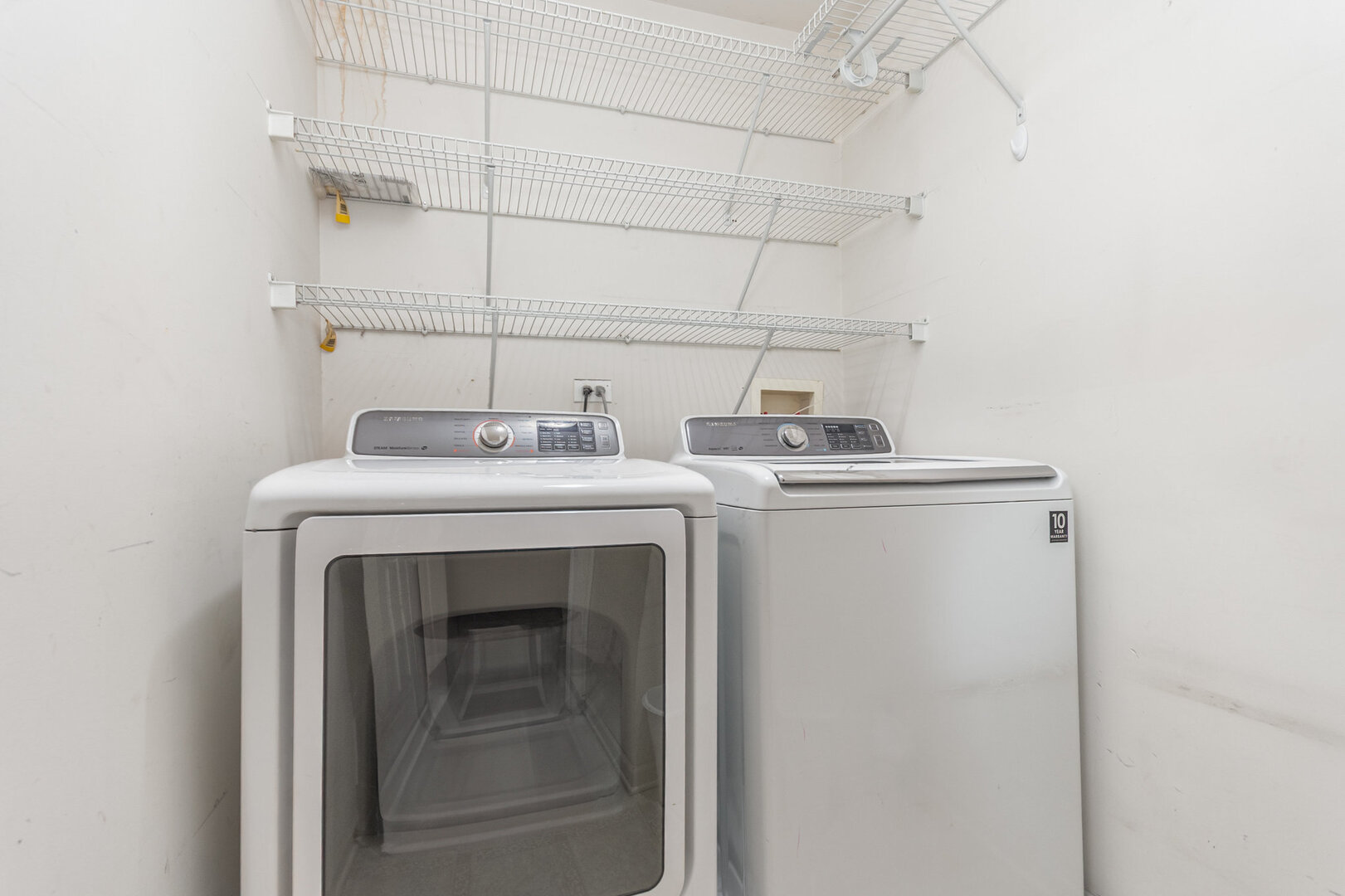 2271 Scott Lane Aurora, IL 60502 - Photo 14 of 18 a utility room with dryer and washer