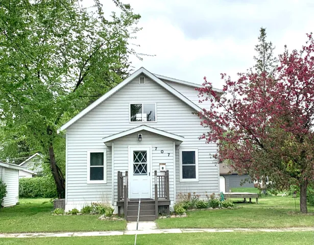 $170,000 | 707 Center Street East, Roseau, MN 56751