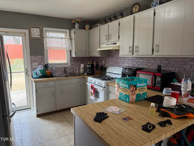 $339,900 | 216 Willow Street, Unit 27, Mount Carmel, TN 37645