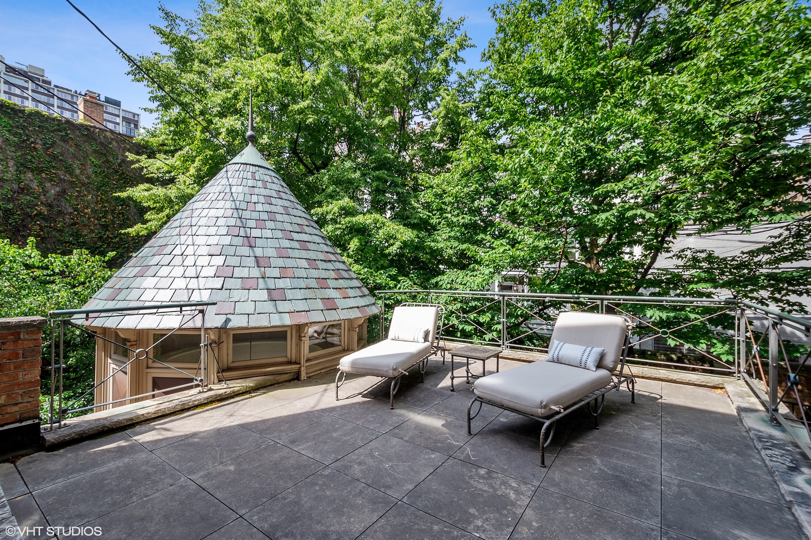 1442 North Astor Street Chicago, IL 60610 - Photo 41 of 55 a view of a patio with table and chairs and potted plants