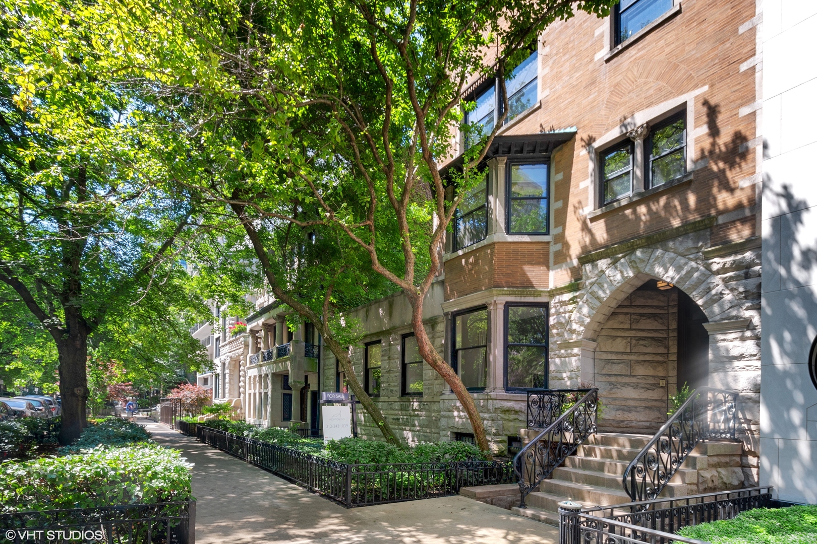 1442 North Astor Street Chicago, IL 60610 - Photo 5 of 55 a front view of a house with garden