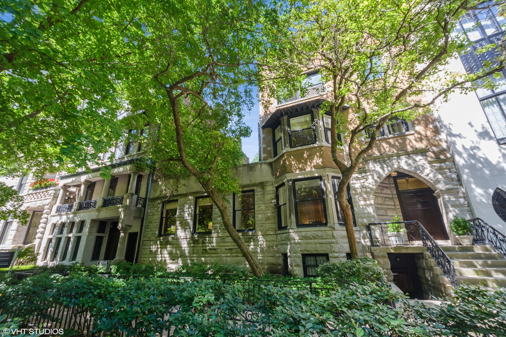 1442 North Astor Street Chicago, IL 60610 - Photo 6 of 55 a front view of a house with a garden