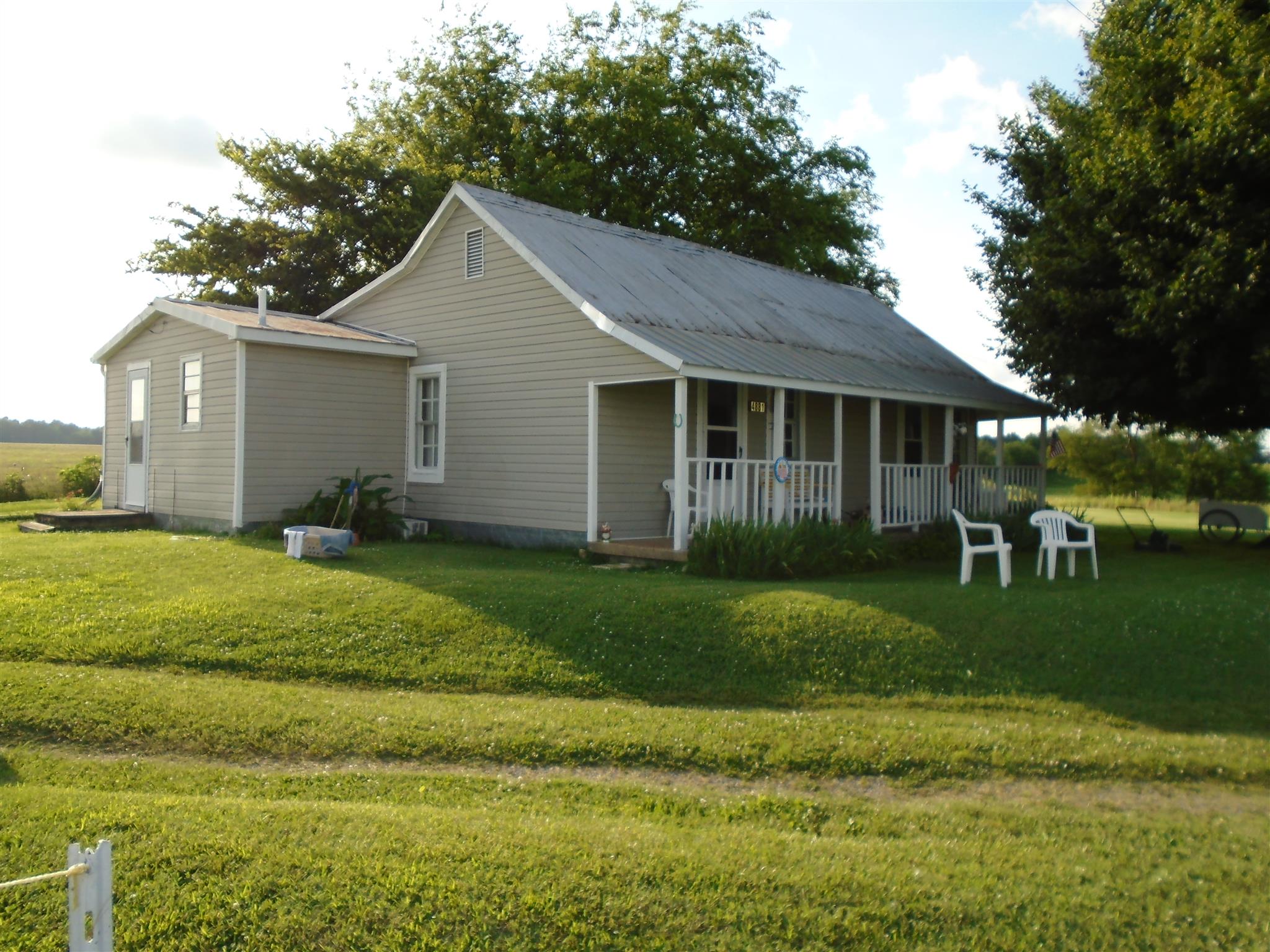 4937 Barren Plains Road Springfield, TN 37172 - Photo 7 of 9 a view of a house with a yard and plants