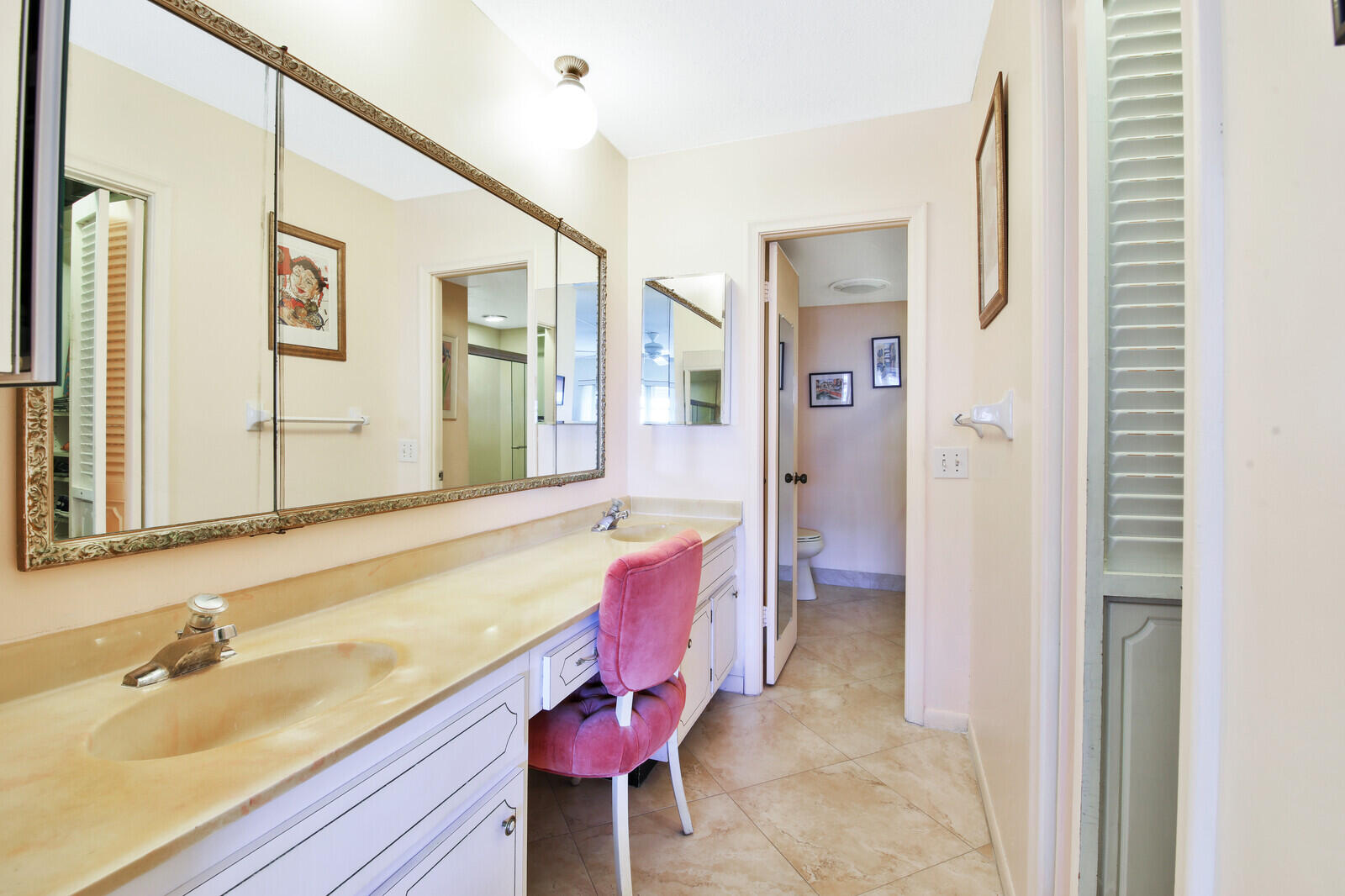401 Briny Avenue, Unit 516 Pompano Beach, FL 33062 - Photo 26 of 38 a bathroom with a bathtub sink and a mirror
