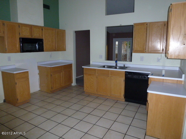 8937 West Granada Road Phoenix, AZ 85037 - Photo 23 of 28 023-245602 KITCHEN ALTERNATE