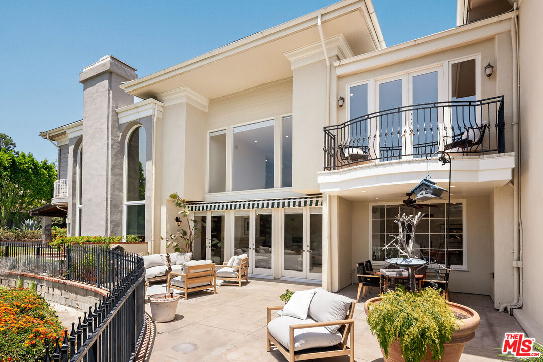 2125 Ridge Drive Los Angeles, CA 90049 - Photo 25 of 32