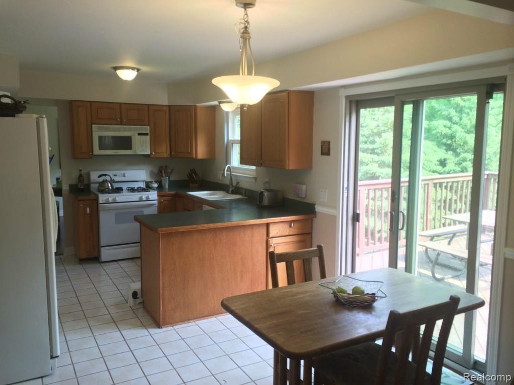 451 Whitney Drive Rochester, MI 48307 - Photo 9 of 26 9 Kitchen and Nook.jpg