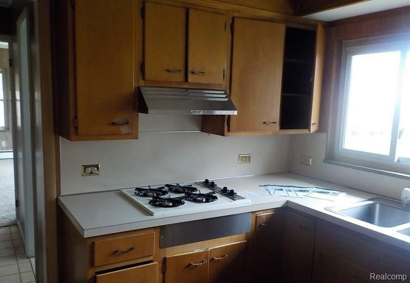 7162 Miller Road Swartz Creek, MI 48473 - Photo 6 of 11 DSCN4666.JPG