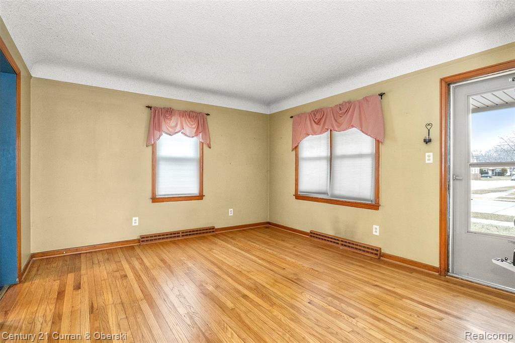 24531 Union Street Dearborn, MI 48124 - Photo 3 of 29