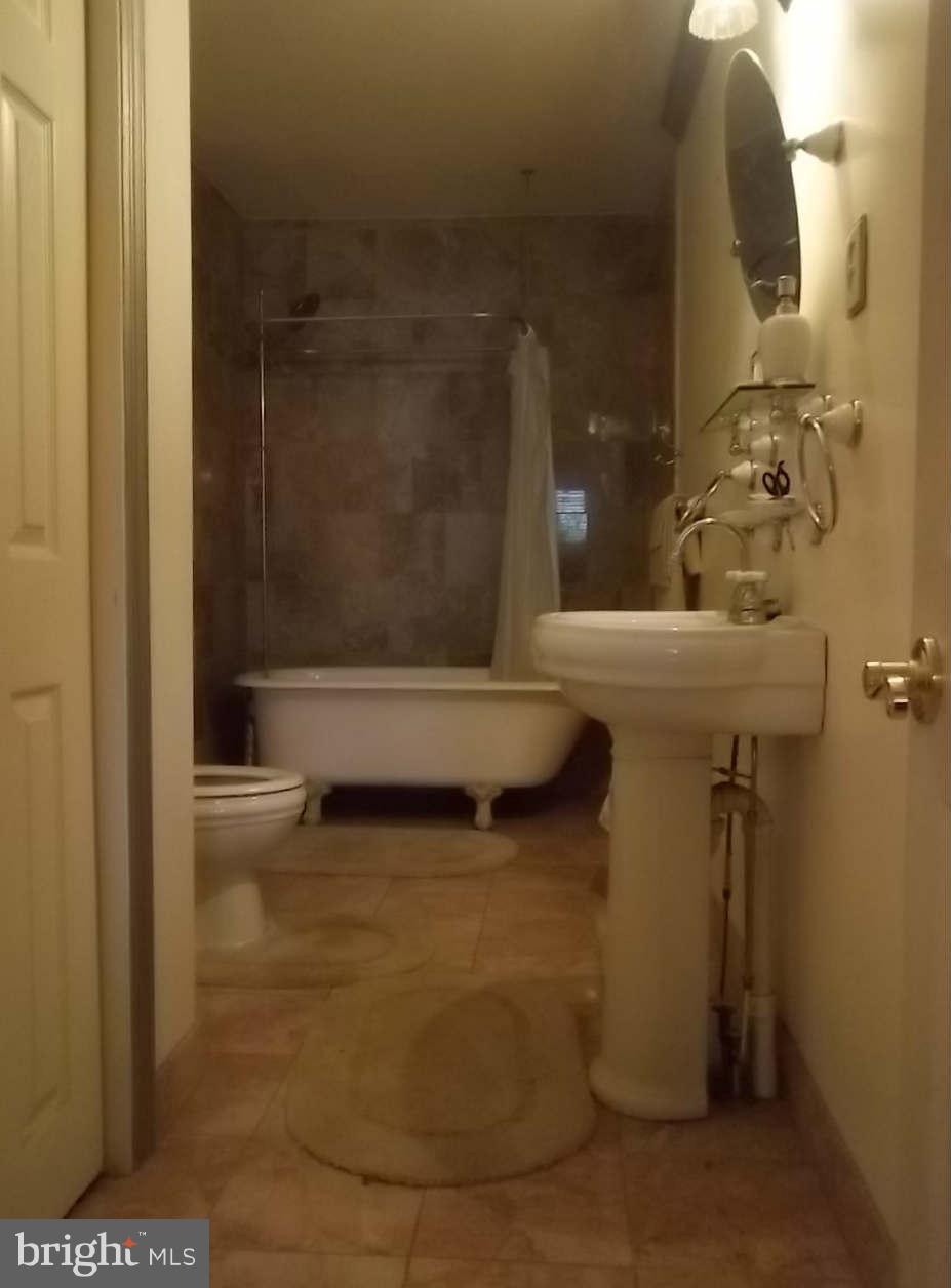 6823 Hopkins Road Baltimore, MD 21220 - Photo 17 of 27 Bath