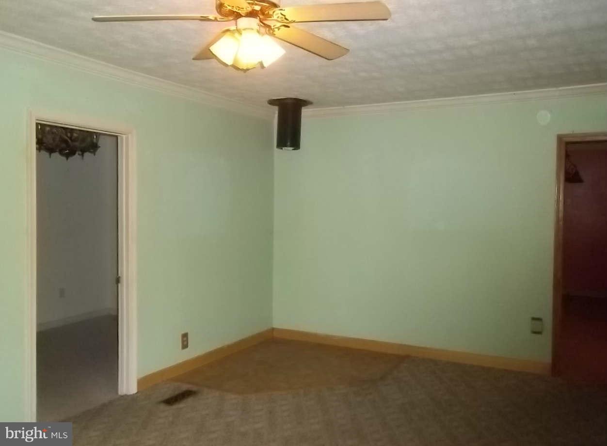 6823 Hopkins Road Baltimore, MD 21220 - Photo 23 of 27 Living Room