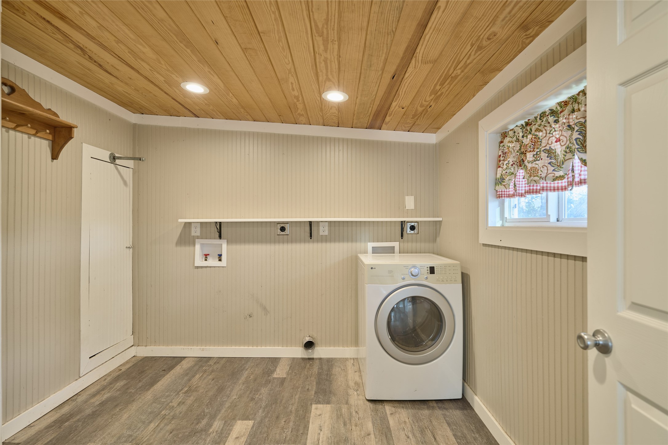 17381 FM 1484 Road Conroe, TX 77303 - Photo 25 of 37 a view of a hallway with washer and dryer