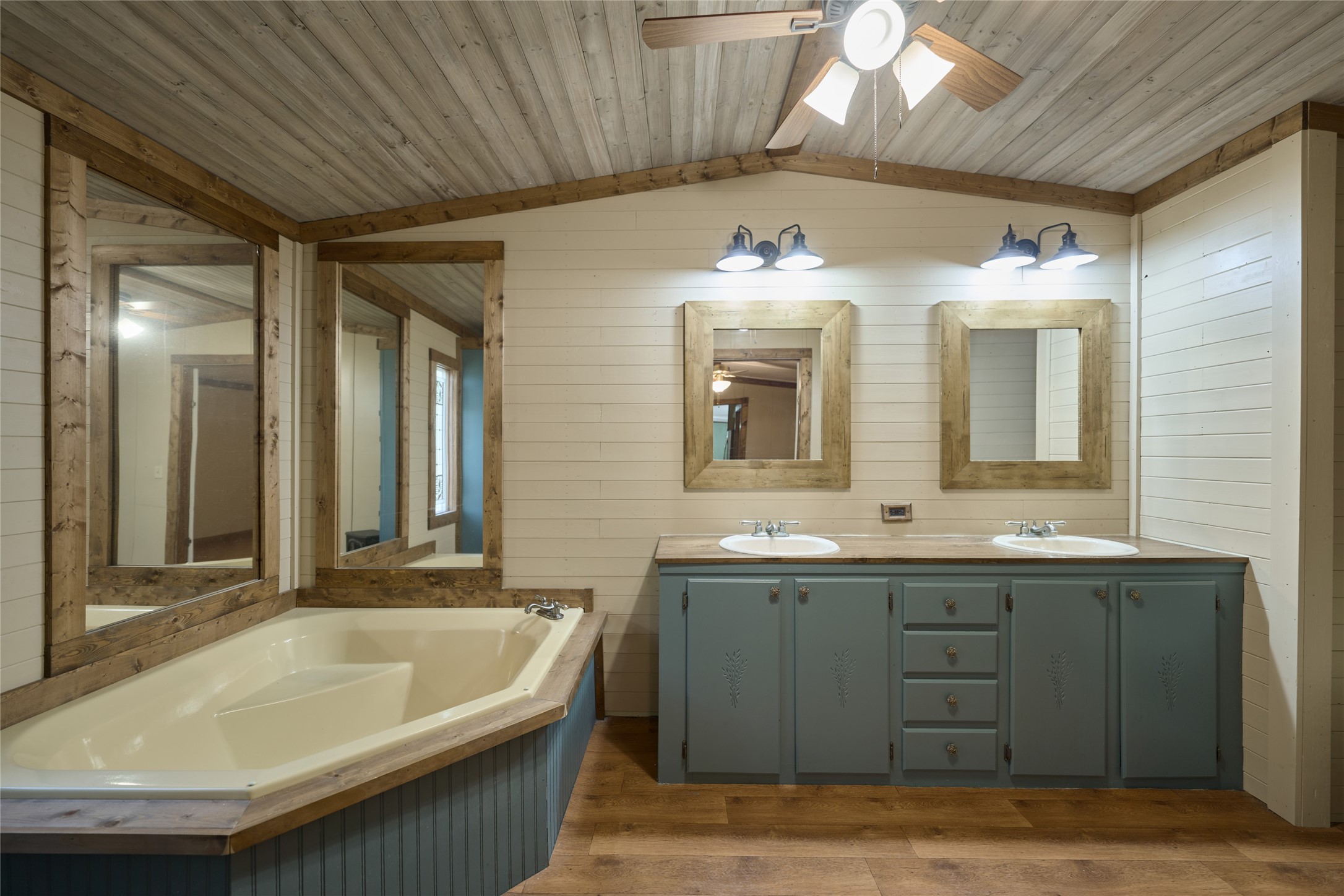 17381 FM 1484 Road Conroe, TX 77303 - Photo 29 of 37 a bathroom with a tub sink and mirror