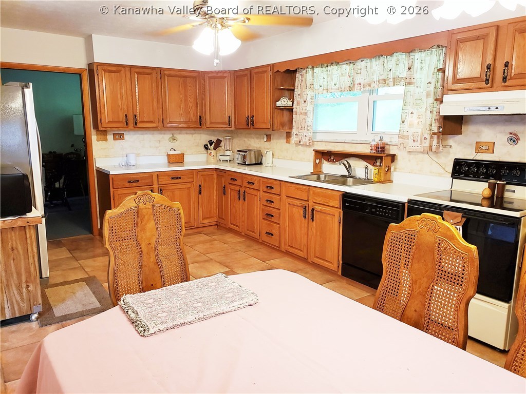 3816 Ripley Road Point Pleasant, WV 25550 - Photo 13 of 25 Kitchen w/Breakfast Area