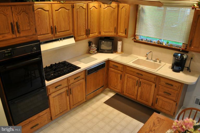 239 Walgrove Road Reisterstown, MD 21136 - Photo 8 of 13 Kitchen