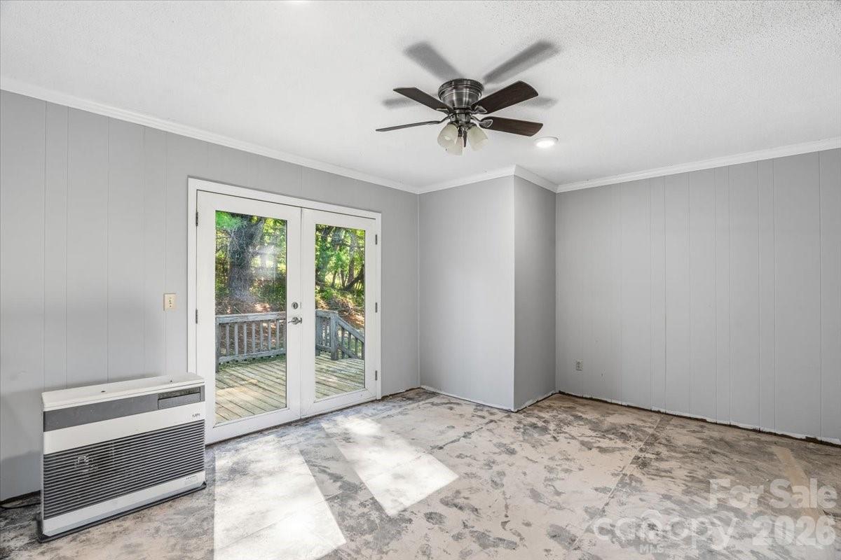 14 Jack Sullins Road Spruce Pine, NC 28777 - Photo 13 of 37 a view of a livingroom with a ceiling fan