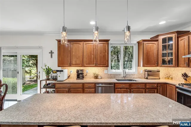 $1,399,000 | 4 Michelle Court, Harrington Park, NJ 07640