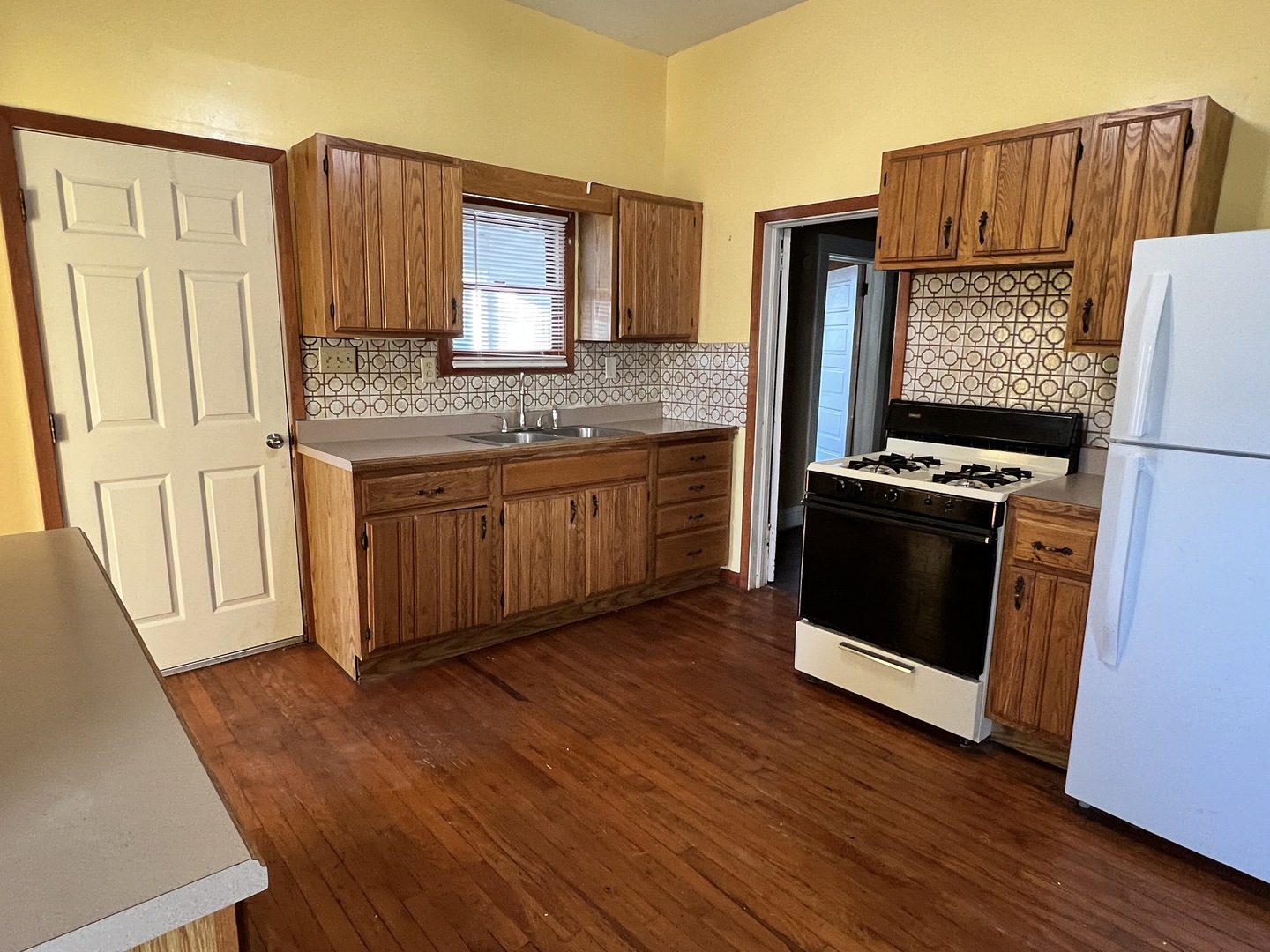 501 North Elm Street Clinton, IL 61727 - Photo 28 of 37 a kitchen with stainless steel appliances granite countertop a refrigerator a stove a sink and dishwasher