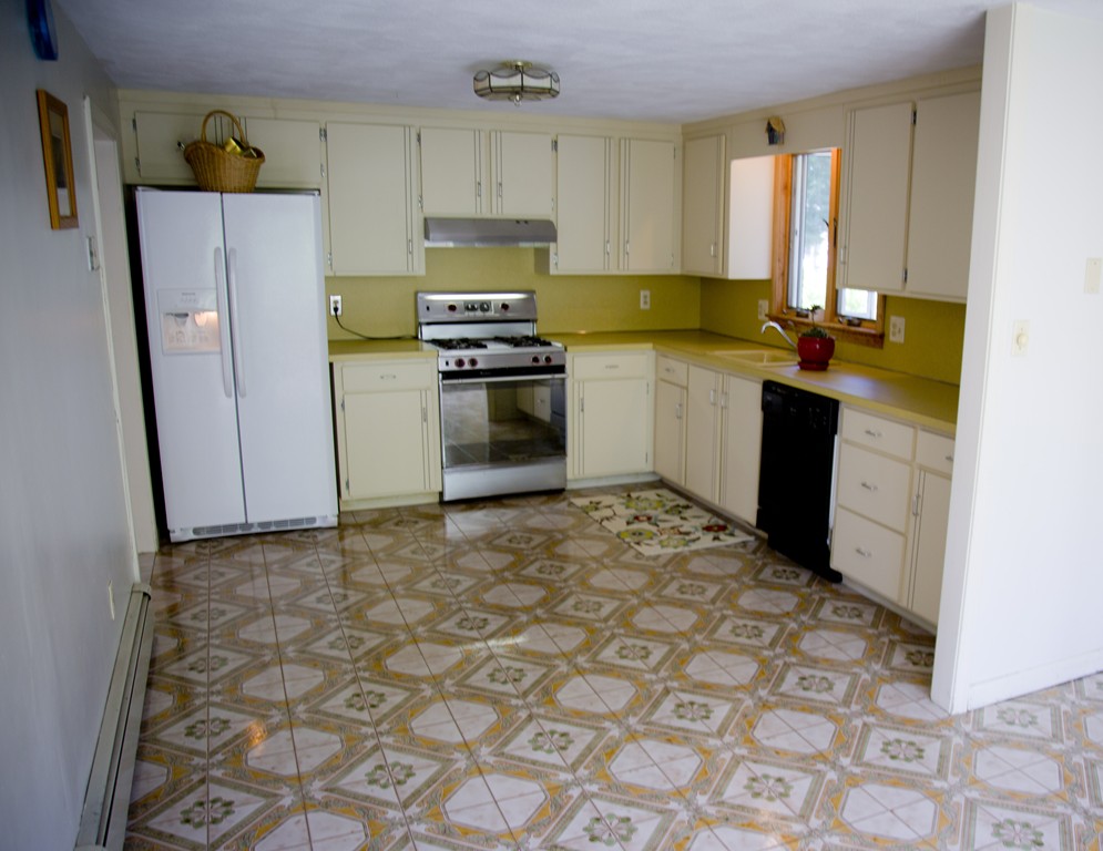 17-19 Goldcliff Road Malden, MA 02148 - Photo 4 of 5 Gallery Image 4